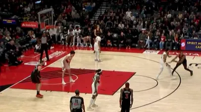 博鱼体育APP-杨瀚森次节出场仅1分钟被吹罚防守3秒,随后被替换下场